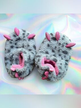 Cozy Monster Claw Kids Slippers - Pink and Gray